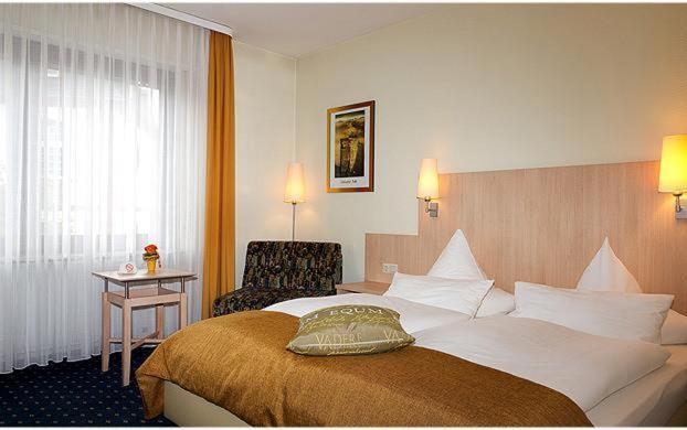 Hotel Deutsches Haus Лампертхайм Экстерьер фото